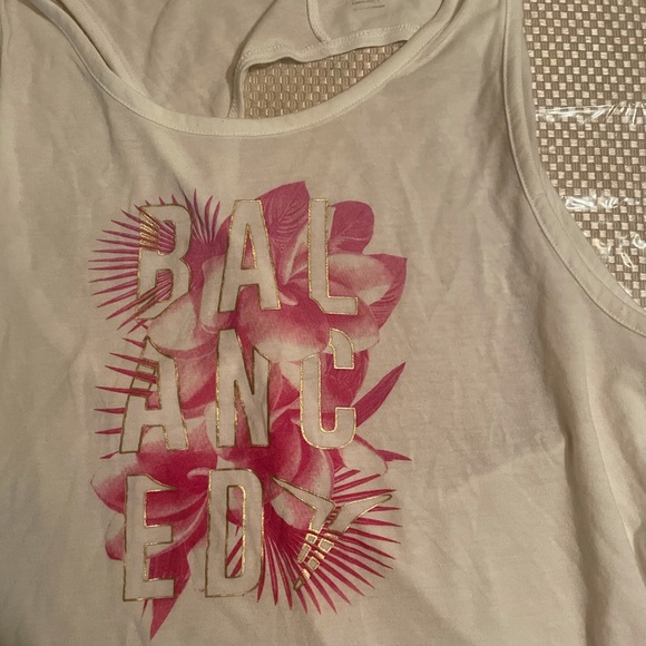 NWT Old Navy Active White with pink writing size large - Picture 4 of 9